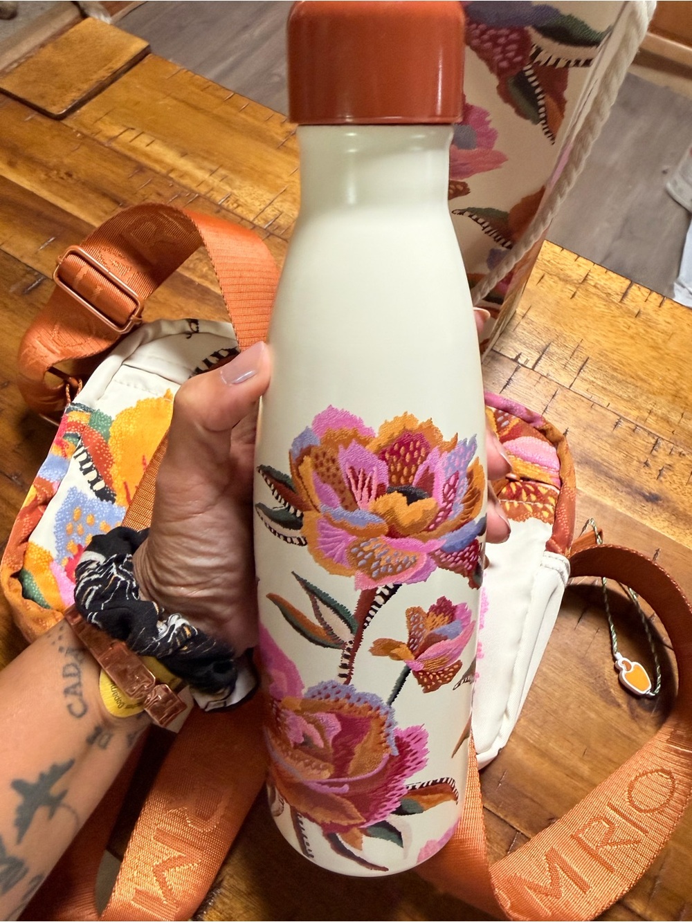 Farm Rio Floral Crossbody Bag & Matching Bottle - Picture 6 of 6
